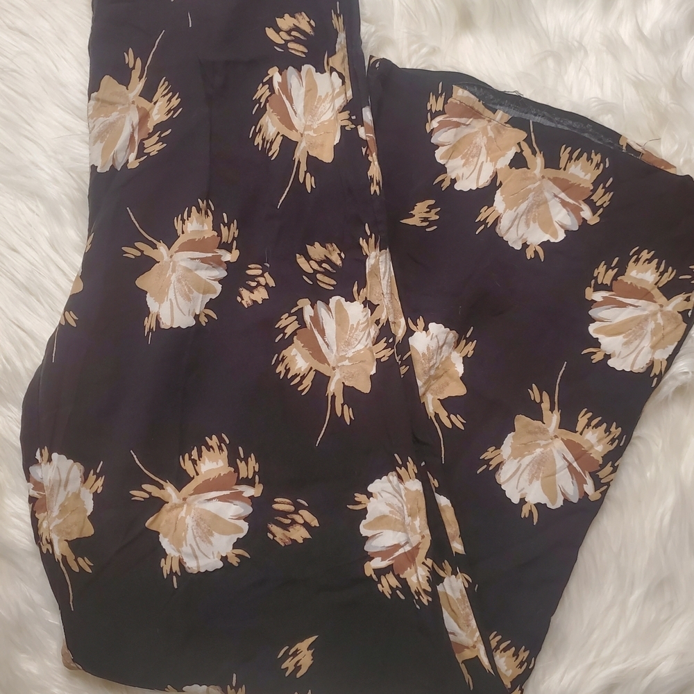 Jaclyn Smith Dark Blue Floral Pants